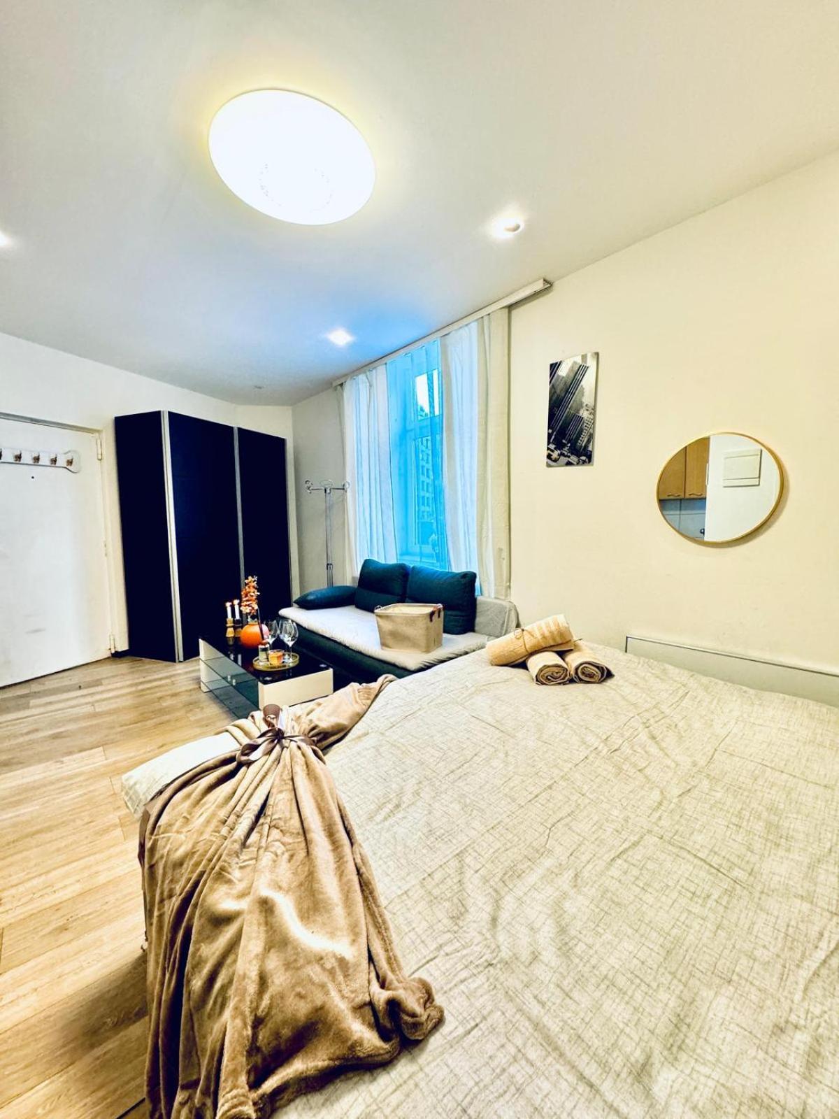 Central King Studio - 10 Mins Walk From Downtown Wien Ngoại thất bức ảnh